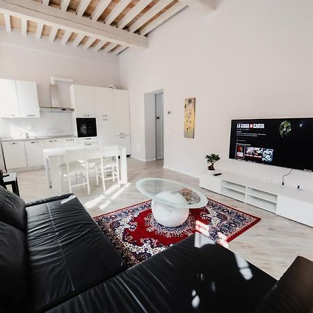 Cathedral Elegant Apartment ปาร์มา ภายนอก รูปภาพ